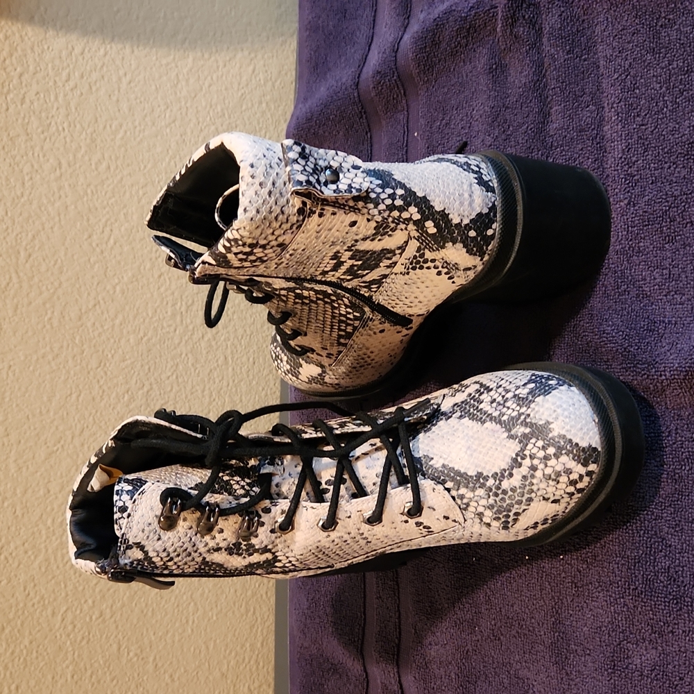 Women boot - Picture 2 of 2